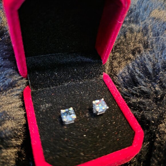 1 CT Moissanite Blue Stud Earrings – Sterling Silver, Dazzling Sparkle! - Picture 4 of 4